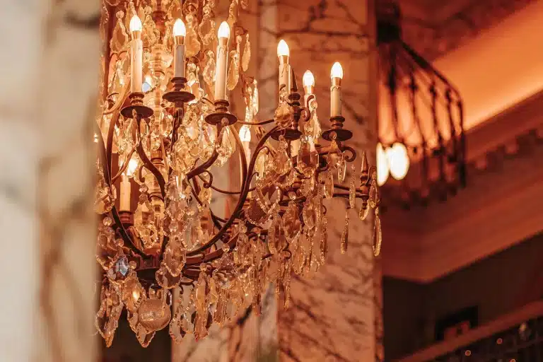 Chandelier light at the Scotsman Hotel